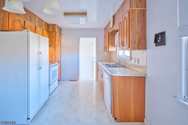 999 Wilbur Ave, Phillipsburg Town, NJ 08865