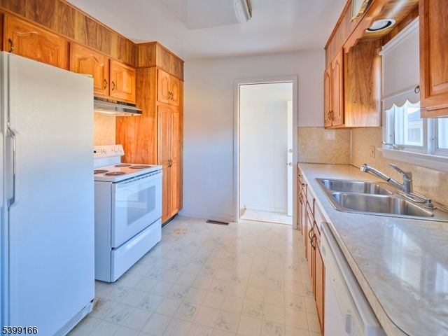 999 Wilbur Ave, Phillipsburg Town, NJ 08865