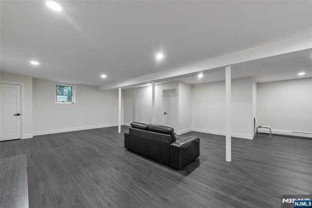 55 Auryansen Court, Closter, NJ 07624