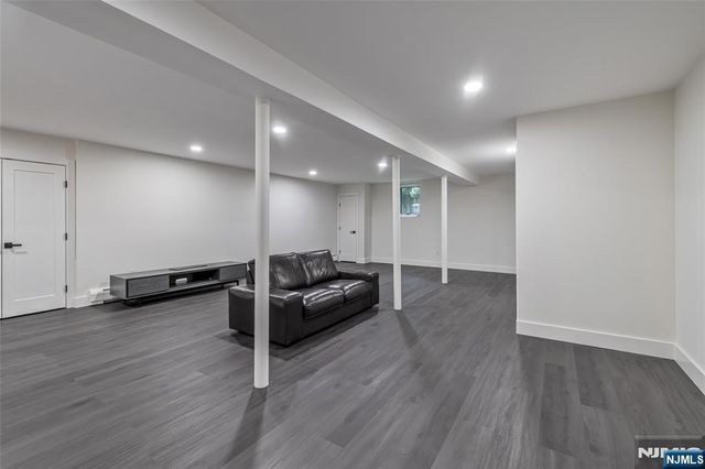 55 Auryansen Court, Closter, NJ 07624