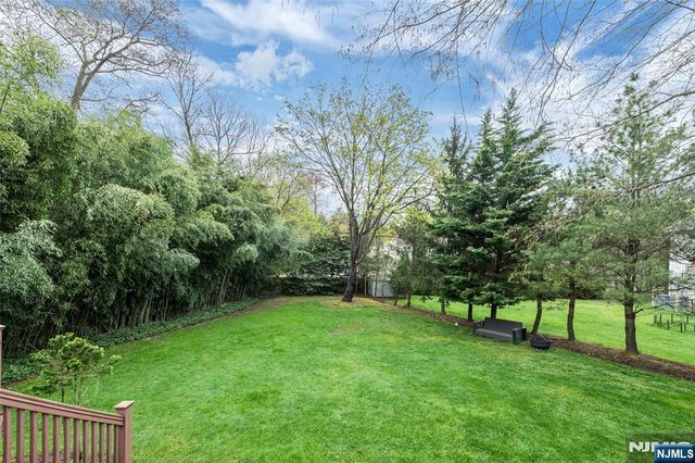 55 Auryansen Court, Closter, NJ 07624