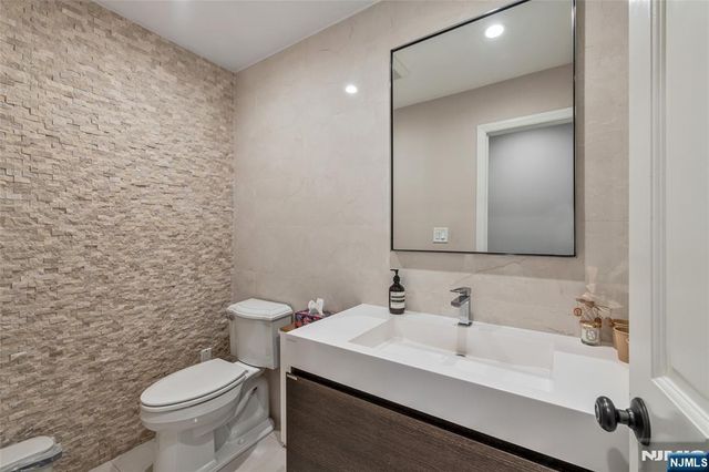 55 Auryansen Court, Closter, NJ 07624