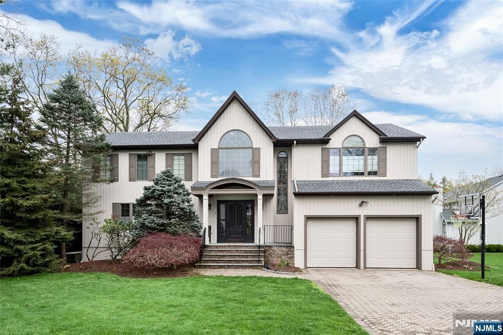 55 Auryansen Court, Closter, NJ 07624
