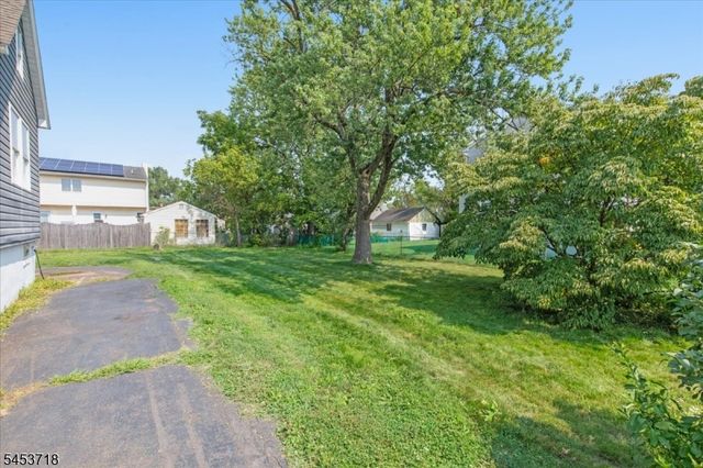 101 S 18Th Ave, Manville Boro, NJ 08835