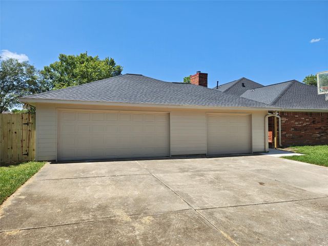 1301 Blueberry Lane, Friendswood, TX 77546