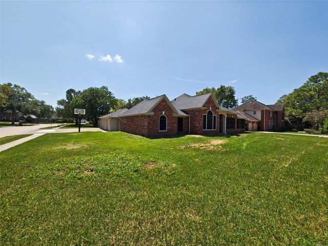 1301 Blueberry Lane, Friendswood, TX 77546