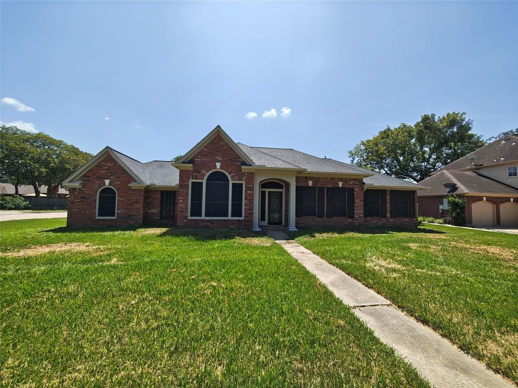 1301 Blueberry Lane, Friendswood, TX 77546