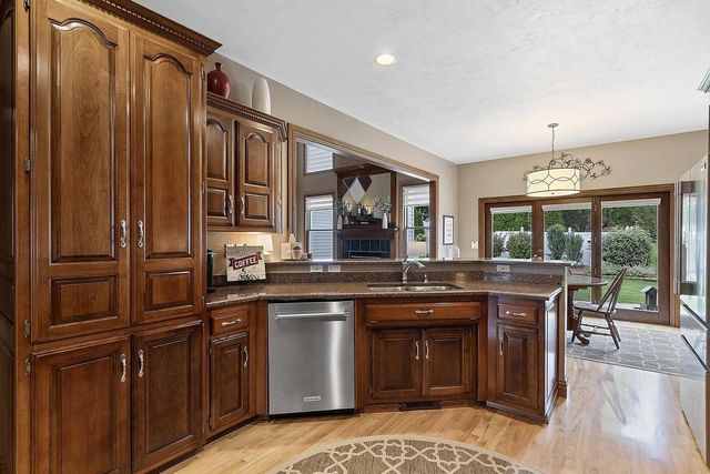 1225 LIVINGSTON STREET, Green Bay, WI 54311
