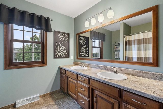 1225 LIVINGSTON STREET, Green Bay, WI 54311