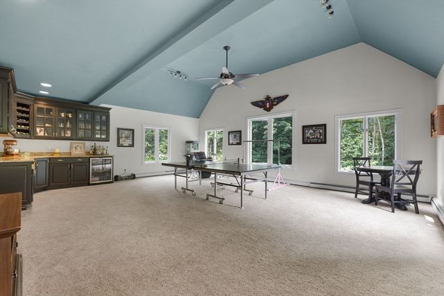 131 Bay Colony Dr, Westwood, MA 02090