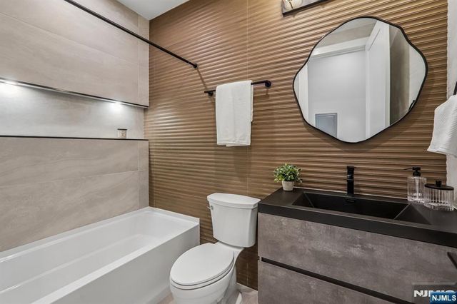 78 Zabriskie Street 3, Jersey City, NJ 07307