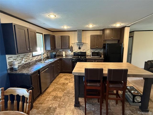 1101 Forest Lane, Columbus, MI 48063