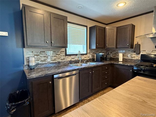 1101 Forest Lane, Columbus, MI 48063