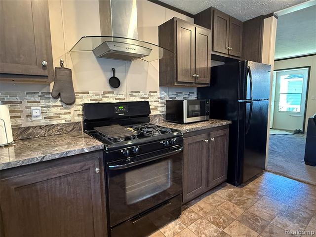 1101 Forest Lane, Columbus, MI 48063