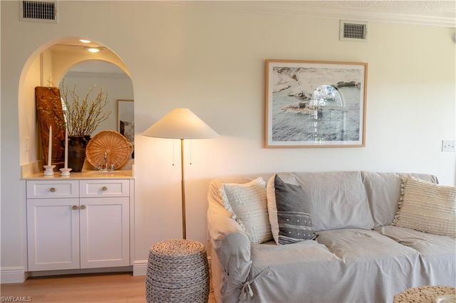 265 Deerwood CIR 10, Naples, FL 34113