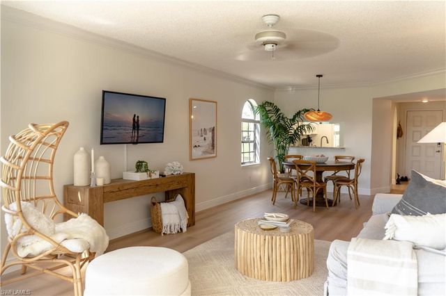 265 Deerwood CIR 10, Naples, FL 34113