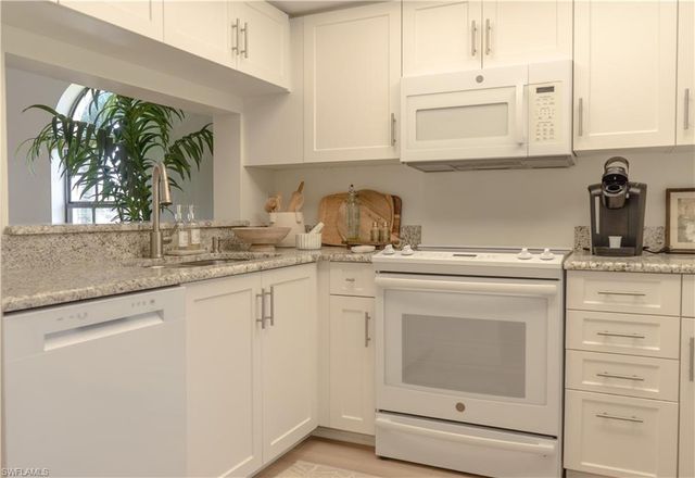 265 Deerwood CIR 10, Naples, FL 34113