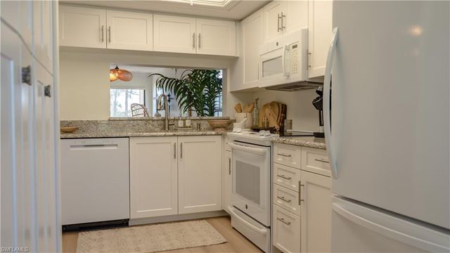 265 Deerwood CIR 10, Naples, FL 34113