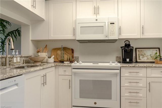 265 Deerwood CIR 10, Naples, FL 34113