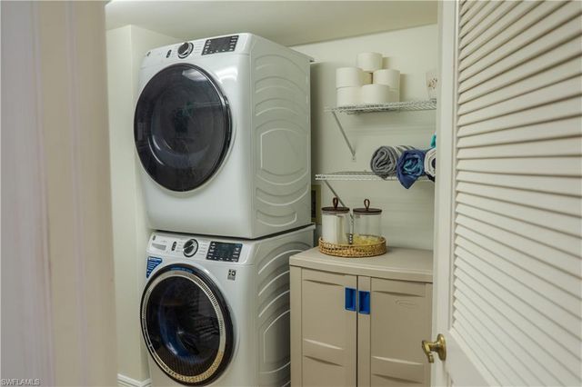 265 Deerwood CIR 10, Naples, FL 34113