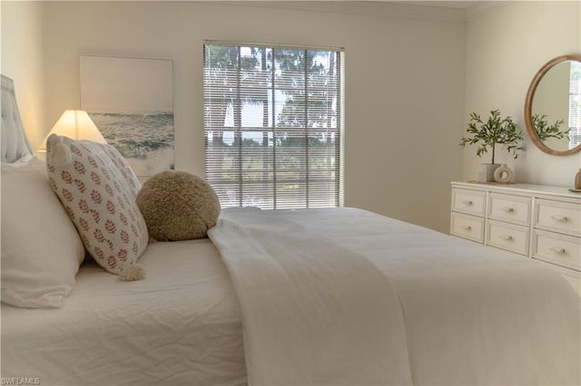 265 Deerwood CIR 10, Naples, FL 34113