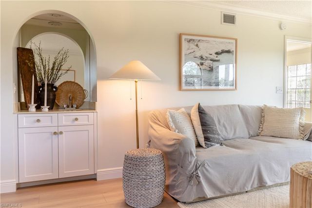 265 Deerwood CIR 10, Naples, FL 34113