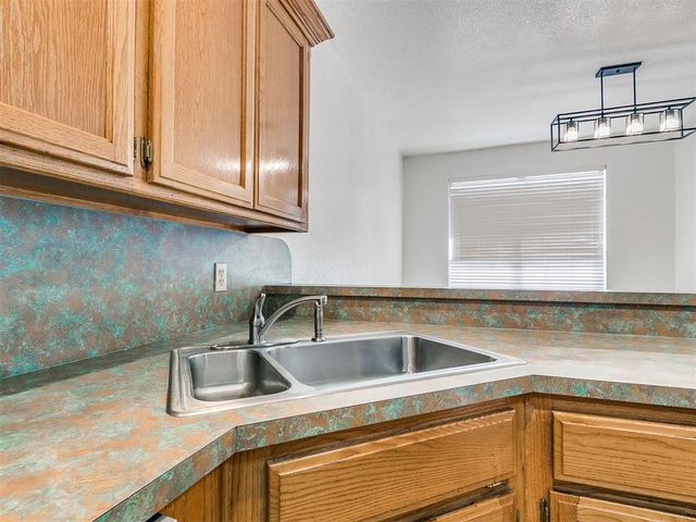 12916 Oak Hill Drive, Piedmont, OK 73078