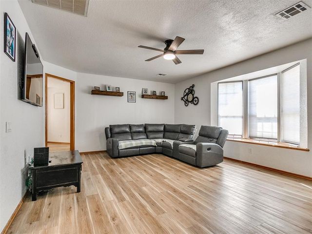 12916 Oak Hill Drive, Piedmont, OK 73078