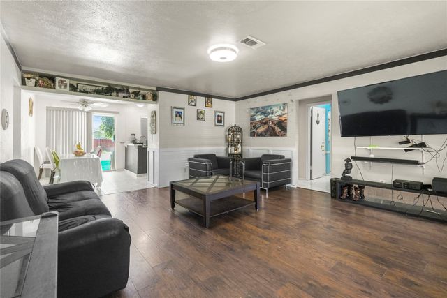 10040 Hymie Circle, Dallas, TX 75217
