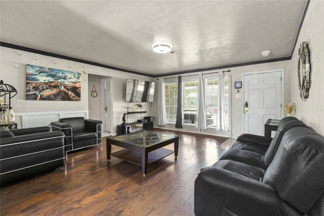 10040 Hymie Circle, Dallas, TX 75217