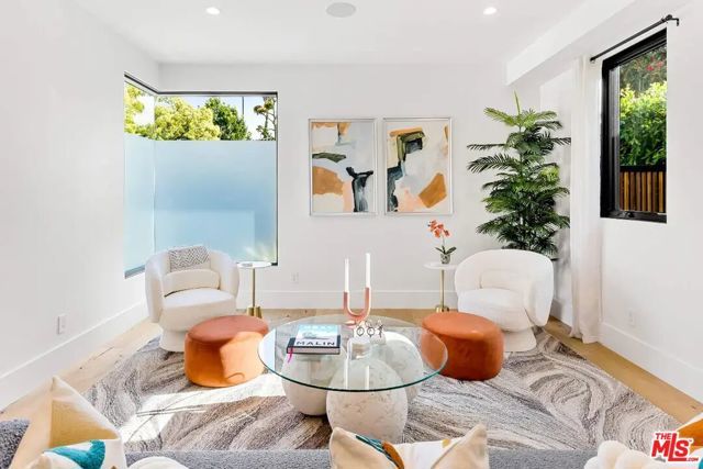 6201 Lindenhurst Avenue, Los Angeles, CA 90048