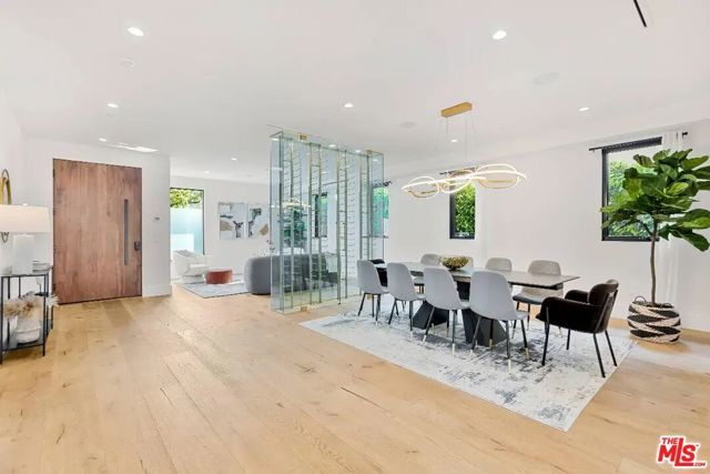 6201 Lindenhurst Avenue, Los Angeles, CA 90048