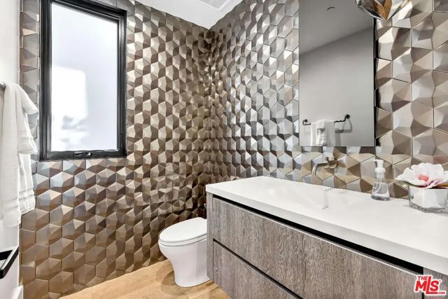 6201 Lindenhurst Avenue, Los Angeles, CA 90048