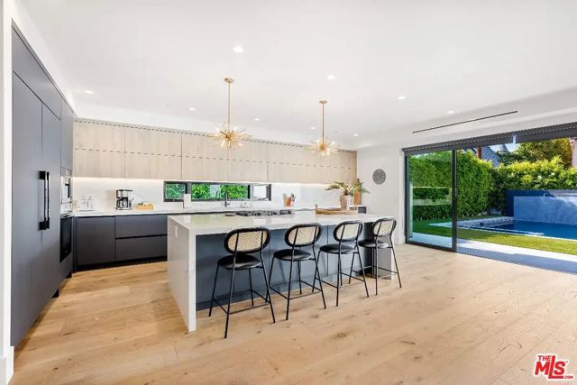 6201 Lindenhurst Avenue, Los Angeles, CA 90048