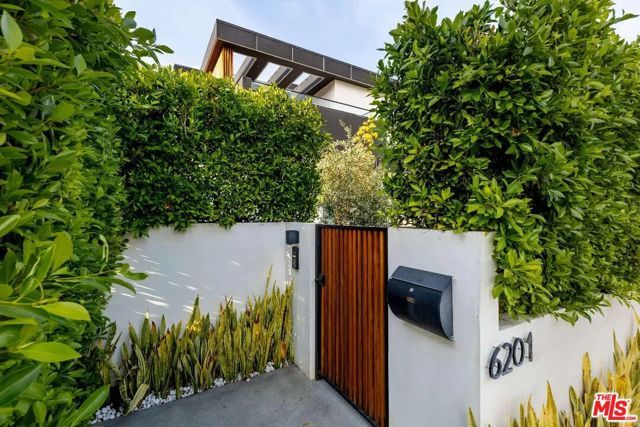 6201 Lindenhurst Avenue, Los Angeles, CA 90048