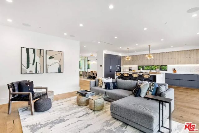 6201 Lindenhurst Avenue, Los Angeles, CA 90048