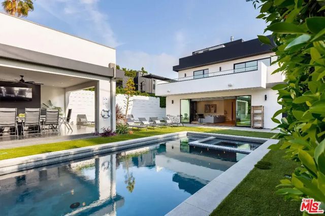 6201 Lindenhurst Avenue, Los Angeles, CA 90048