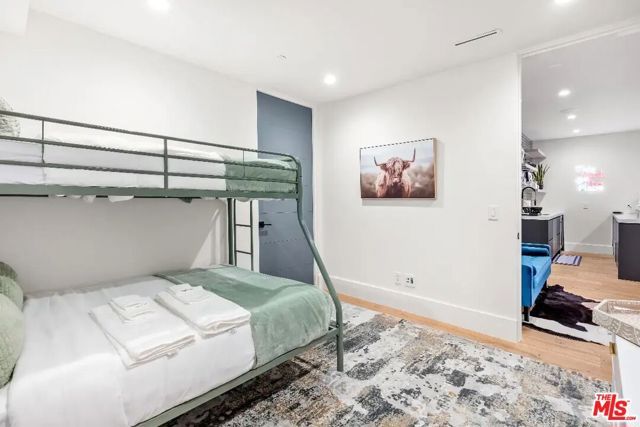 6201 Lindenhurst Avenue, Los Angeles, CA 90048