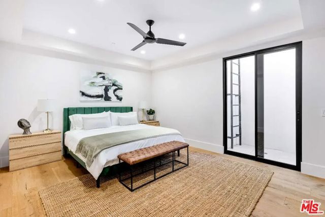 6201 Lindenhurst Avenue, Los Angeles, CA 90048