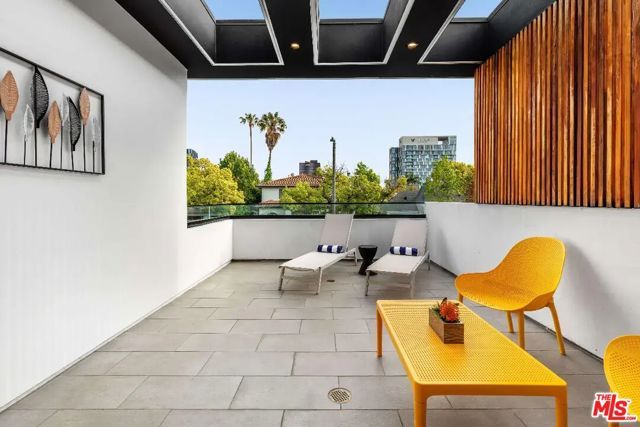 6201 Lindenhurst Avenue, Los Angeles, CA 90048