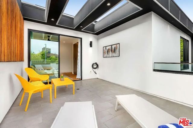 6201 Lindenhurst Avenue, Los Angeles, CA 90048