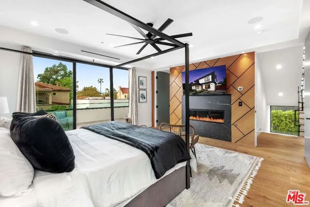 6201 Lindenhurst Avenue, Los Angeles, CA 90048