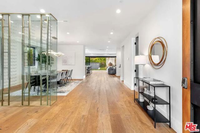 6201 Lindenhurst Avenue, Los Angeles, CA 90048