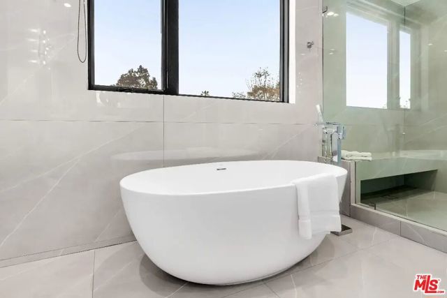 6201 Lindenhurst Avenue, Los Angeles, CA 90048