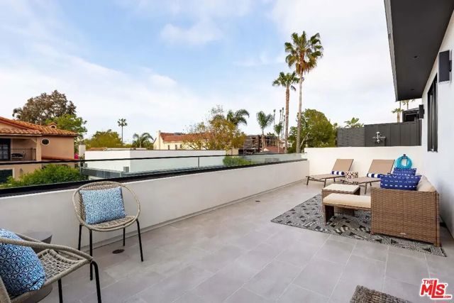 6201 Lindenhurst Avenue, Los Angeles, CA 90048