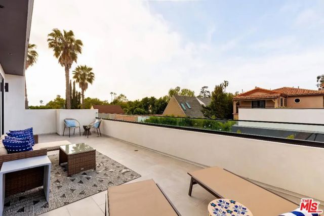 6201 Lindenhurst Avenue, Los Angeles, CA 90048