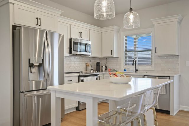 2335 N TRAVELLER DR, Columbia, MO 65202