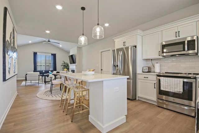 2335 N TRAVELLER DR, Columbia, MO 65202