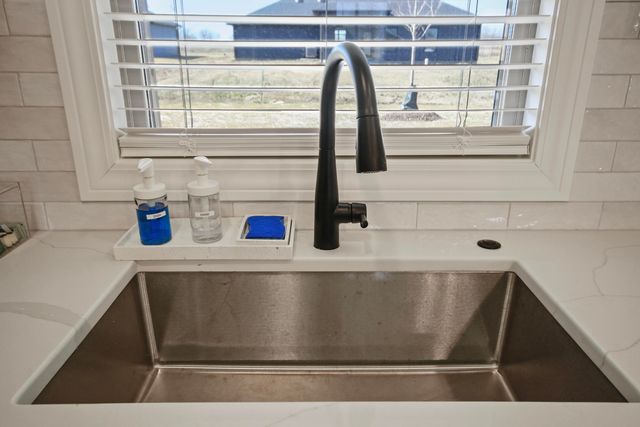 2335 N TRAVELLER DR, Columbia, MO 65202