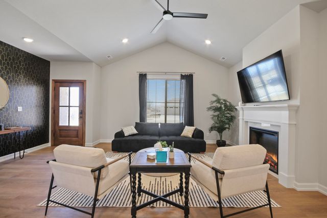 2335 N TRAVELLER DR, Columbia, MO 65202